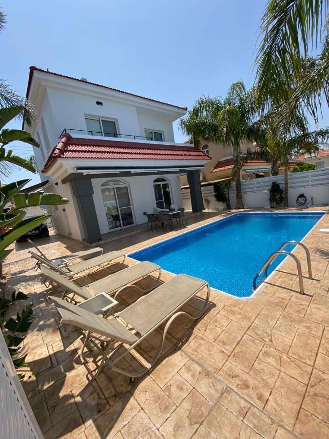 Villa Diana - 200 Meters From Kapparis, Fireman'S Beach Paralimni Exterior foto